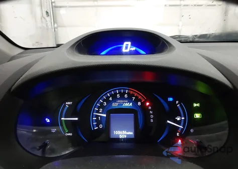 2013 Honda Insight Ex z USA, uszkodzony, nr VIN JHMZE2H76DS001104